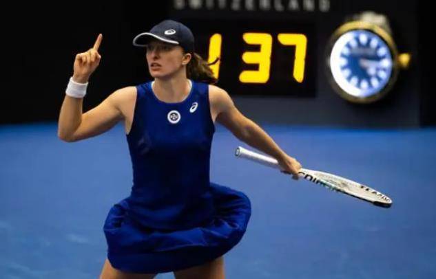 篮球篮网替补球员贡献稳定得分